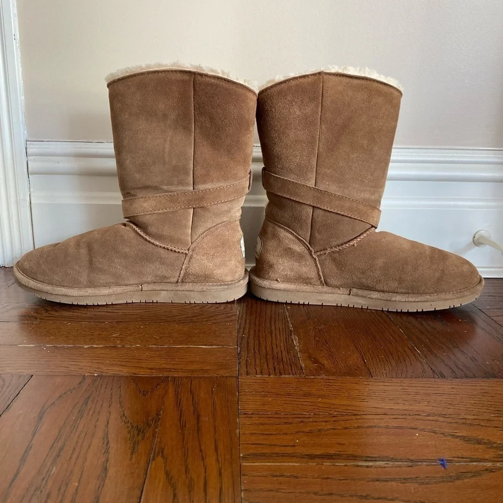 Bearpaw Suede and Shearling Booties with Ankle strap in Chestnut Size 9